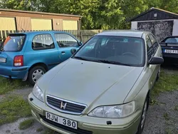 Grön Begagnad 2000 Honda Accord LS Halvkombi | 17 500 kr