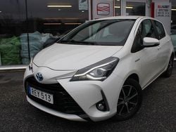 Ljusgrå (grå) Begagnad 2018 Toyota Yaris Hybrid Edition Halvkombi | 104 900 kr (Bra pris)