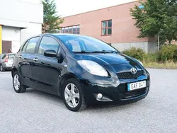 Svart Begagnad 2010 Toyota Yaris Halvkombi | 59 700 kr (Marknadspris)