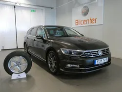 Mörkbrun Begagnad 2017 VW Passat R-line Kombi | 199 900 kr (Marknadspris)