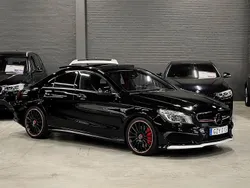 Svart (svart metallic) Begagnad 2015 Mercedes CLA45 AMG AMG Sportkupé | 339 900 kr (Marknadspris)