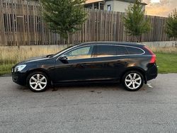 Svart Begagnad 2011 Volvo V60 Momentum Kombi | 80 000 kr (Marknadspris)