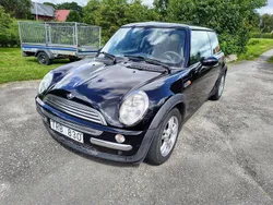 Svart Begagnad 2003 Mini Cooper Pepper Halvkombi | 39 000 kr (Marknadspris)