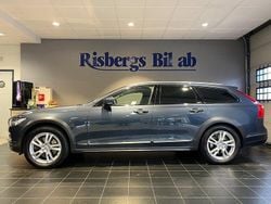Mörkblå Begagnad 2019 Volvo V90 CC Momentum Kombi | 254 900 kr (Bra pris)