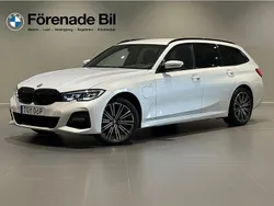 Vit Begagnad 2020 BMW 330e M Sport Kombi | 329 000 kr (Lite dyr)