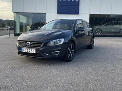 Grå Begagnad 2016 Volvo V60 Momentum Kombi | 137 500 kr (Marknadspris)