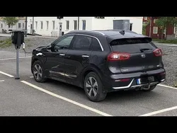 Grå Begagnad 2018 Kia Niro Advance SUV | 139 000 kr (Marknadspris)