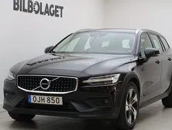 Svart Begagnad 2022 Volvo V60 CC Kombi | 284 800 kr (Bra pris)