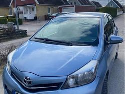 Blå Begagnad 2013 Toyota Yaris Active Halvkombi | 45 990 kr (Marknadspris)