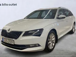 Vit Begagnad 2015 Skoda Superb Style Kombi | 159 800 kr (Marknadspris)