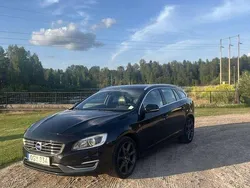 Svart Begagnad 2015 Volvo V60 Momentum Kombi | 105 000 kr (Marknadspris)