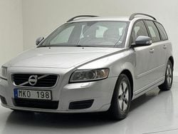Ljusgrå Begagnad 2011 Volvo V50 Kinetic Kombi | 65 000 kr (Marknadspris)