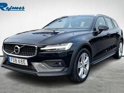 Svart Begagnad 2019 Volvo V60 CC SE Kombi | 319 900 kr (Marknadspris)