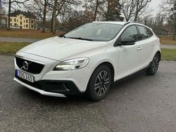 Vit Begagnad 2018 Volvo V40 CC Kombi | 170 000 kr (Marknadspris)