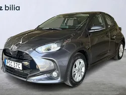 Mörkgrå Begagnad 2024 Toyota Yaris Hybrid Active Halvkombi | 249 900 kr (Marknadspris)