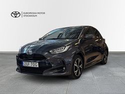 Mörkgrå Begagnad 2024 Toyota Yaris Active Halvkombi | 249 900 kr (Lite dyr)