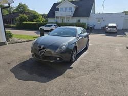 Grå Begagnad 2014 Alfa Romeo Giulietta Distinctive Halvkombi | 58 000 kr (Superpris)