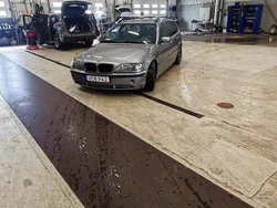 Grå Begagnad 2003 BMW 330 Kombi | 45 000 kr (Superpris)