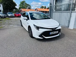Vit Begagnad 2021 Toyota Corolla Hybrid Style Kombi | 219 900 kr (Marknadspris)