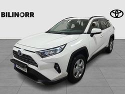 Vit Begagnad 2022 Toyota RAV4 Hybrid Active SUV | 359 900 kr (Marknadspris)