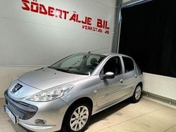 Ljusgrå (grå) Begagnad 2010 Peugeot 206+ Halvkombi | 34 900 kr (Marknadspris)