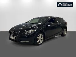 Svart Begagnad 2015 Volvo V40 Kinetic Kombi | 129 000 kr (Marknadspris)