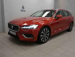 Röd Begagnad 2023 Volvo V60 Kombi | 349 900 kr (Superpris)
