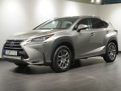 Ljusgrå Begagnad 2015 Lexus NX300h SUV | 199 900 kr (Marknadspris)
