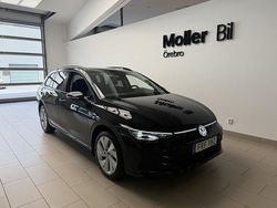Svart (grenadilla black metallic) Ny 2025 VW Golf VIII Life Kombi | 399 000 kr