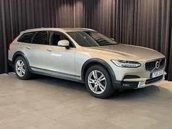 Ljusbrun Begagnad 2018 Volvo V90 CC Momentum Kombi | 229 000 kr (Marknadspris)