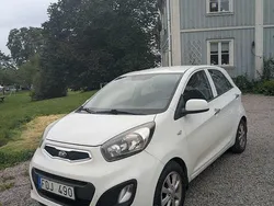 Vit Begagnad 2013 Kia Picanto Halvkombi | 32 000 kr (Bra pris)