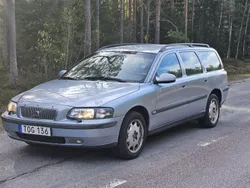Blå Begagnad 2001 Volvo V70 Kombi | 23 500 kr (Marknadspris)