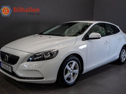 Vit Begagnad 2017 Volvo V40 Kinetic Kombi | 149 900 kr (Marknadspris)
