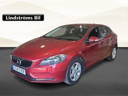 Röd Begagnad 2017 Volvo V40 Kinetic Kombi | 159 000 kr (Marknadspris)