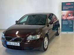 Mörkröd (röd) Begagnad 2004 Volvo S40 Sedan | 45 800 kr (Marknadspris)
