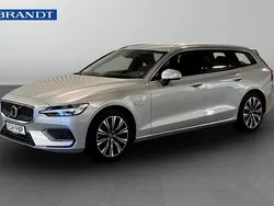 Silver Begagnad 2023 Volvo V60 Core Kombi | 399 900 kr (Marknadspris)