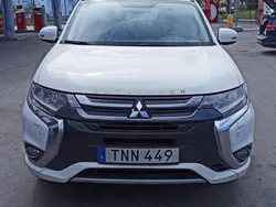 Vit Begagnad 2018 Mitsubishi Outlander P-HEV Edition SUV | 185 200 kr (Marknadspris)