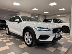 Vit Begagnad 2022 Volvo V60 CC Kombi | 298 900 kr (Superpris)