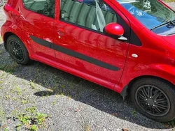 Röd Begagnad 2008 Toyota Aygo Halvkombi | 35 000 kr (Marknadspris)