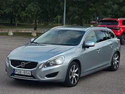 Silver Begagnad 2013 Volvo V60 Summum Kombi | 119 999 kr (Marknadspris)