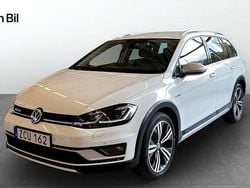 Vit (pure white) Begagnad 2017 VW Golf Alltrack Kombi | 219 900 kr (Marknadspris)