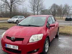 Röd Begagnad 2007 Toyota Auris Halvkombi | 35 000 kr (Bra pris)