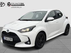 Vit Begagnad 2023 Toyota Yaris Hybrid Active Halvkombi | 219 900 kr (Marknadspris)