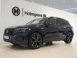 Mörkblå Begagnad 2023 VW Touareg R-line SUV | 719 900 kr (Marknadspris)