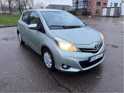 Grå Begagnad 2012 Toyota Yaris Halvkombi | 43 000 kr (Marknadspris)