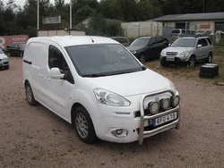 Vit Begagnad 2014 Peugeot Partner Minibuss | 49 000 kr (Marknadspris)