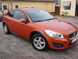 Röd Begagnad 2011 Volvo C30 Momentum Halvkombi | 44 900 kr (Marknadspris)