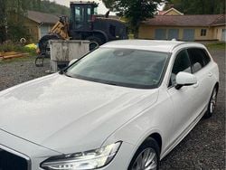 Vit Begagnad 2019 Volvo V90 Momentum Kombi | 235 000 kr (Marknadspris)