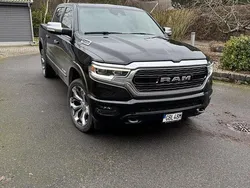 Svart Begagnad 2022 RAM 1500 Pickup | 735 000 kr (Superpris)