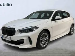 Vit Begagnad 2021 BMW 118 Halvkombi | 258 900 kr